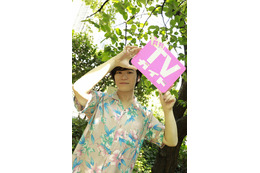 古川慎が夏全開のアロハ姿に！「月刊TVガイド」特典生写真絵柄を公開 画像