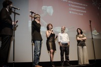 授賞式:アニマ・ムンディの4人のディレクター　左からマルコス・マガリャンイス氏レア・ザブリィ氏、セザール・コエーリョ氏、アイーダ・ケイロス氏 (c) Anima Mundi
