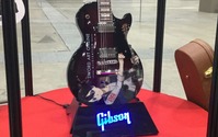 「SAO」キリトモデルの限定ギターがチャリティーオークションに！実物展示【AJ2019】 画像