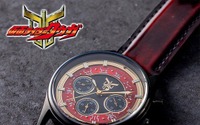 「仮面ライダークウガ」20周年記念！ ライジングマイティをイメージした腕時計が登場 画像