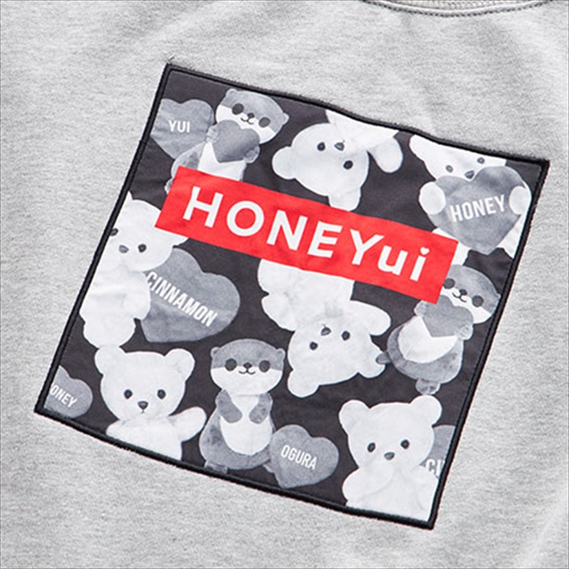 「HoneyCinnamon×小倉 唯 BIGスウェット」価格：各7,900円(税別)