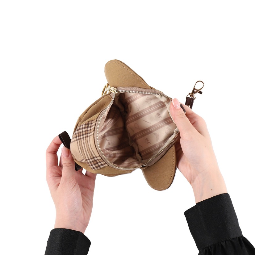 『ドラえもん』「ドラえもん未来デパート限定 ホームズセット 帽子型ミニバッグ」4,620円（税込）（C）Fujiko-Pro　