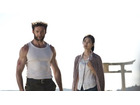 「ウルヴァリン:SAMURAI」TAOとヒュー・ジャックマンの2ショット写真が公開