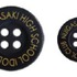 「ニジガクブラックスーツ」オリジナル刻印ボタン（C）2022 プロジェクトラブライブ！虹ヶ咲学園スクールアイドル同好会