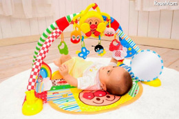 バンダイ、脳科学研究にもとづく“脳を育む”乳児玩具　8月から発売 画像