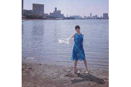 声優・上坂すみれ、インスタで夏らしい青ワンピ姿披露で「可愛い！」「水の女神みたい」の声 画像