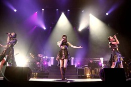 Kalafinaの香港2DAYSチケット即完売　全21曲熱唱、ベストアルバム発売を報告 画像