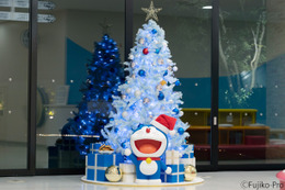 「ドラえもん」藤子・F・不二雄ミュージアムがクリスマスを盛り上げる！のび太やジャイアンをイメージした飾り付けで演出♪ 画像