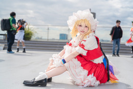 【コスプレ】吸血鬼美少女の可憐な姿に魂奪われそう...「東方」フランドールを激写！ 注目レイヤー・あまねちゃん