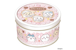 「ちいかわ」クリスマス気分を盛り上げる！個包装のデザインまで可愛い、ホールケーキのような缶とツリー形のお菓子BOXが展開 画像