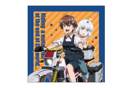 秋アニメ「終末ツーリング」ヨーコ＆アイリと旅に出よう♪ SNS風アクキー＆デカアクスタなどグッズ登場！