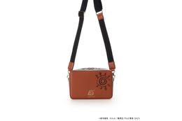 「NARUTO」コラボだってばよ！ 八卦封印やサスケの呪印がデザイン＆“イチャイチャタクティクス”ポーチ付きも♪ SAMANTHAVEGA