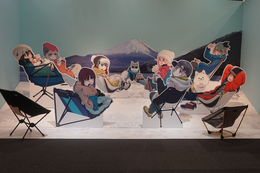 「『ゆるキャン△』10周年記念展」が東京ソラマチで開催！あfろ先生のキャンプギア展示、キャンプ飯にフォトスポットも【レポ】