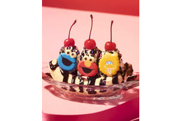 エルモたちと特大ピザ＆ドーナツで賑やかクリスマス☆ ホリデーカフェメニュー第2弾