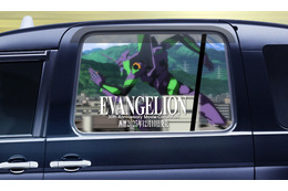 まるで“エヴァ走り”!? 「エヴァタクシー」が走行中！Blu-ray BOX発売記念