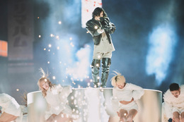 歓喜の声が広がる！米津玄師 伝説の２年連続紅白「IRIS OUT」＆「さよーならまたいつか！」映像が待望の公式アーカイブ化！ 画像