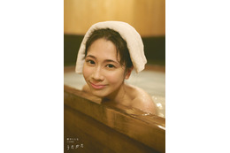 「ラブライブ！蓮ノ空」声優・野中ここな、制服姿や入浴カット、海辺の乗馬姿も幻想的♪ 1st写真集が1月15日発売