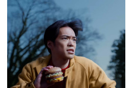 マック「小野賢章さんならきっと奇跡を起こしてくれる」ビッグマックの新WebCMに「実写で出演!?」「なんやこれwww」