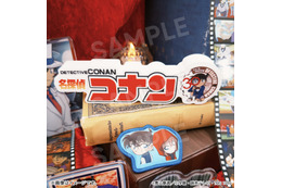 アニメ「名探偵コナン」が“1話まるごと”シールに!? 複製原画も圧巻…！トムスショップより30周年記念グッズ登場