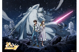 背景のウイングガンダムゼロがかっこいい！ 「ガンダムＷ」新規描き下ろし“ウィンタービジュアル”公開！「EW」4KリマスターBOXよりオーコメキャスト写真も