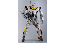 「超時空要塞マクロス」ロイ・フォッカーのバルキリーが再び！“マニュアル大事にしてる奴は..早死にするぞ！” TV版を再現できる追加パーツも