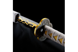 「鬼滅の刃」我妻善逸の日輪刀、約1/1サイズで立体化！ “雷の呼吸 壱ノ型 霹靂一閃”― 鞘付きで抜刀ギミックも楽しめる