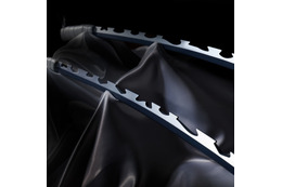 猪突猛進!!猪突猛進!!「鬼滅の刃」伊之助の日輪刀が約1／1サイズで立体化！完全なりきり可能♪ 二刀流ギミックも注目