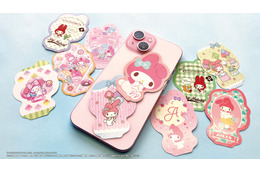 キティ型のトランプが可愛すぎる♪ 「サンリオ」キュートなトランプ＆カードスタンドが登場！飾っても遊んでもよしの万能アイテム