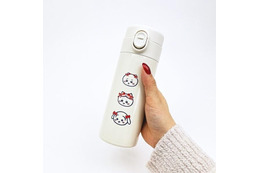 「ちいかわ」好きにはたまらない…♪ 赤いリボンと妖精姿が超キュート！ 癒しの表情あふれるコンパクトサイズのワンタッチステンレスボトルが登場