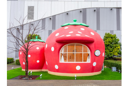 サンリオ「いちご新聞」の世界を堪能♪ “いちごのお家”が期間限定でお台場にオープン！