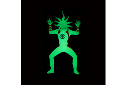 なんだこれは！「タローマン」光る“蓄光仕様”のフィギュアマスコットが再登場♪ カプセルトイ発売