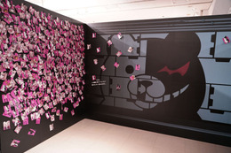 「ダンガンロンパ」15周年記念！初の大規模展覧会が開幕♪ 3月10日には特集番組の放送も