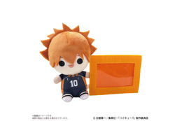 「ハイキュー!!」日向翔陽、孤爪研磨たちがカードケース付き自立型ぬいぐるみに！ お出かけも一緒に♪