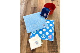 「ドラえもん」どこでもドアやスモールライトをキュートに刺繍♪ 春っぽハンカチ＆トートバッグが登場☆