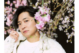 声優・下野紘、桜との美麗ショットが眼福♪「神の雫」亀梨和也×佐藤拓也が裏表紙に　「TVガイドVOICE STARS」