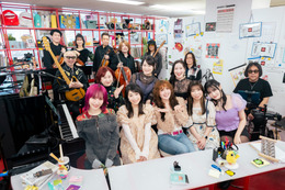 「鬼滅の刃」「SAO」「ガンダムSEED」ファン必見！ 梶浦由記×LiSA×FictionJunctionがNHK「tiny desk concerts JAPAN」で奇跡の共演！  名曲を特別アレンジで