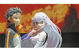 スバルとエミリアたんが等身大フィギュアで「ようこそ！」S4の放送が待ちきれない♪ KADOKAWAブース「リゼロ」コーナーをピックアップ【AnimeJapan 2026 ブースレポ】