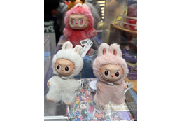 「ラブブ」絵本の妖精から世界的トップIPへ― 中国発の“不気味かわいい”キャラクターの躍進を振り返る