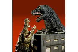 ゴジラ×ワニ!?「ラコステ」コラボ第2弾が実現！ネイビー基調の新作アイテム登場