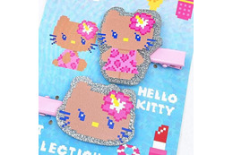 日焼け“キティ”の平成ギャル感がたまらん！インパクト大なマルチクリップやステッカーが登場