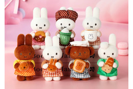 ミッフィーがパンを手にした姿がキュートなキーホルダーが登場♪ 新作「ベーカリーシリーズ」が発売！