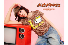 「サンリオ」キティやクロミが“00年代ギャル”風アパレルに♪ レオパードやゼブラの総柄、ラインストーンがアツい!!　