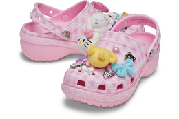 「サンリオ」キティ、シナモロールたちのチャームがジャラジャラ☆ド派手なクロックスが登場！大人＆子供サイズで展開