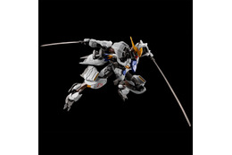 「ガンダム 鉄血のオルフェンズ」10周年記念短編に登場したバルバトスアダプトの抽選販売がスタート！ ガンダム・フレームが一部アップデートされ、可動域がさらに拡大