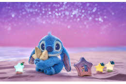 スティッチが星をぎゅっ☆ ハワイの夕暮れカラーや涼しげブルーの“夏っぽ”新グッツが続々登場【ディズニーストア】