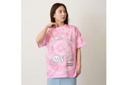 「ちいかわ」梅雨&夏のシーズンに新たなアパレルを♪ 個性を出せるTシャツ&靴下が登場