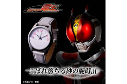 「仮面ライダー電王 こぼれ落ちる砂の腕時計」が予約受付中♪文字盤のおよそ半分が白い砂で覆われ、暗闇では砂の奥からライダーズクレストが浮かび上がる！