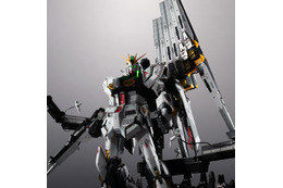 この精巧さに惚れ惚れ♪ 「機動戦士ガンダム 逆襲のシャア」νガンダムがフィン・ファンネル装備が抽選販売受付中！ 「解体匠機」の本体とオプションパーツがセットになった豪華版