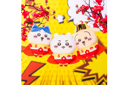 「ちいかわ」スッパイマン姿がかわいすぎる♪ 話題のコラボパッケージが待望の商品化！マスコットやTシャツなど全5アイテム登場