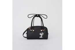 スヌーピーがワンポイントに光る♪ FURLAの期間限定ポップアップストアに「ピーナッツ」とのコラボアイテム登場！
